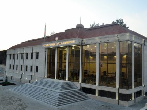 Yeni icra başçısı rayonun baş memarını işdən çıxardı