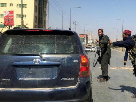 “Taliban” smartfonların istifadəsini qadağan edib