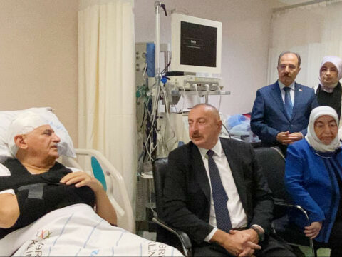 Prezident qəzaya düşən Türkiyə rəsmilərinə baş çəkdi