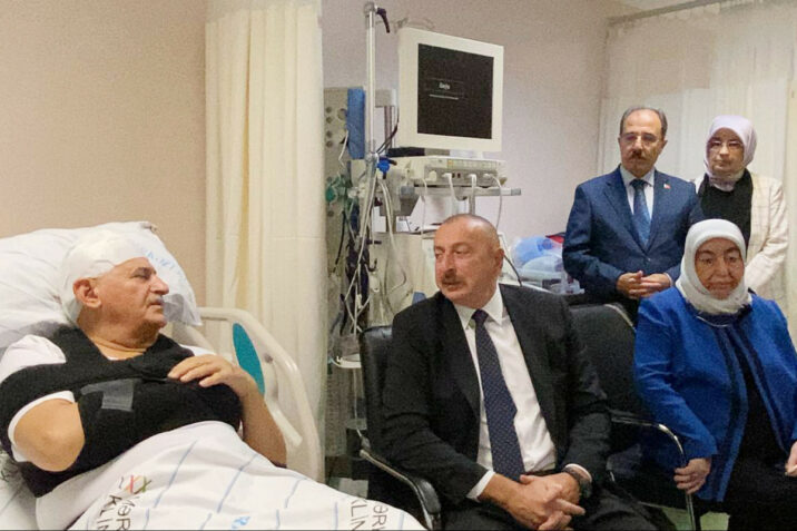 Prezident qəzaya düşən Türkiyə rəsmilərinə baş çəkdi