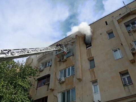 Bakıda binada yanğın – FOTO