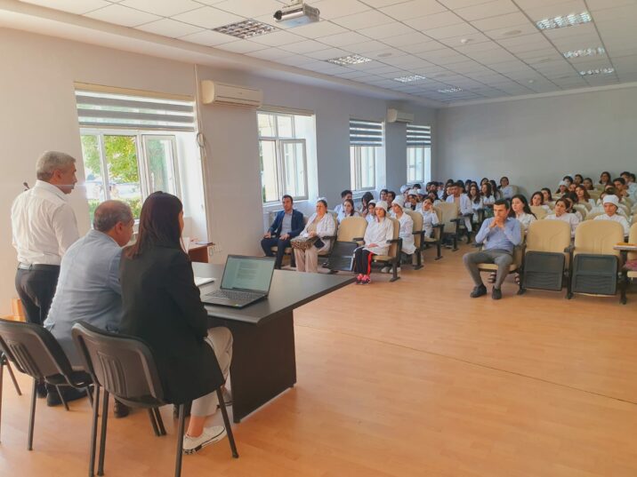Əczaçılar Klubu növbəti tədbiri 1 nömrəli tibb kollecində keçirdi