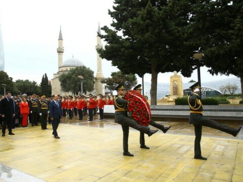 Bakıdakı Türk şəhidliyi ziyarət olunub