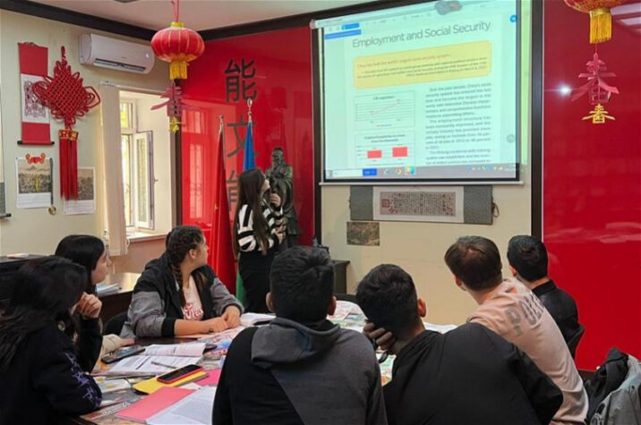 Dillər Universitetində Çinin sosial və iqtisadi inkişafının nəticələri müzakirə olunub