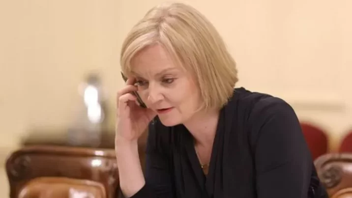 Rusiyalı casuslar Liz Trassın məxfi məlumatları və özəl yazışmaları olan telefonunu sındırıb