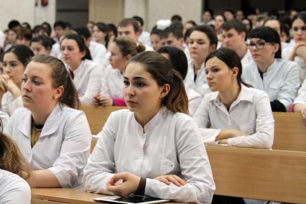 Xaricdə tibbi təhsil alanlar diplomlarının tanınması üçün imtahan verəcək