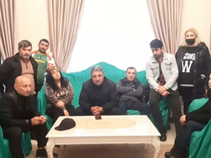 “Ac-susuz tamaşada oynamaq məcburiyyətindəyik” – VİDEO