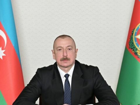 Prezident şəhid hərbçiləri təltif edib