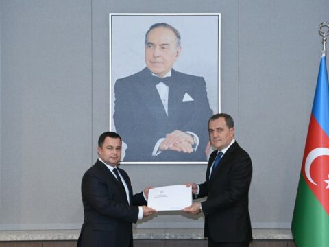 Nazir Moldova səfirinin etimadnaməsinin surətini qəbul etdi