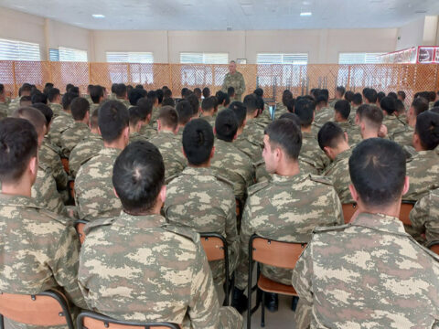Hərbçilərimizə məşğələlər keçirilir