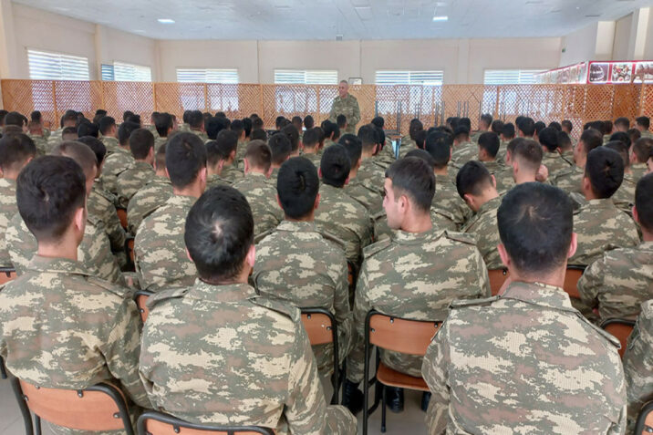 Hərbçilərimizə məşğələlər keçirilir