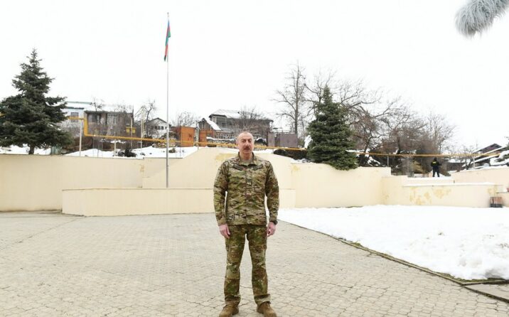 İlham Əliyev Füzulidə yeni hərbi hissədə yaradılan şəraitlə tanış olub