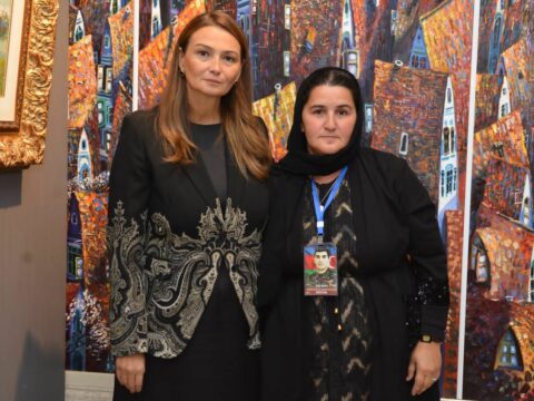 Qənirə Paşayeva şəhid ailələri ilə görüşüb