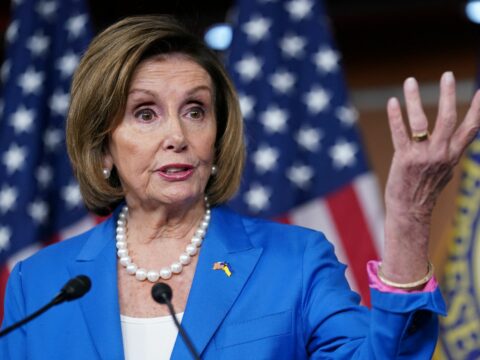 Nensi Pelosi istefa anonsu VERDİ 