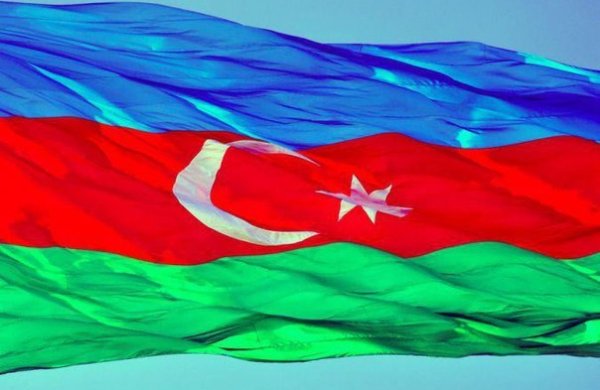 Azadlıq meydanına gətirilən ilk milli bayraq