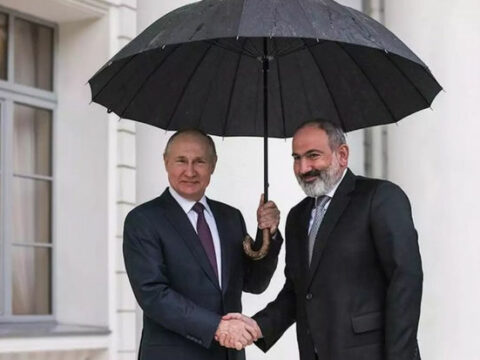 Putin Paşinyanla telefonla danışıb