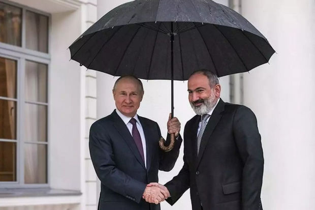 Putin Paşinyanla telefonla danışıb