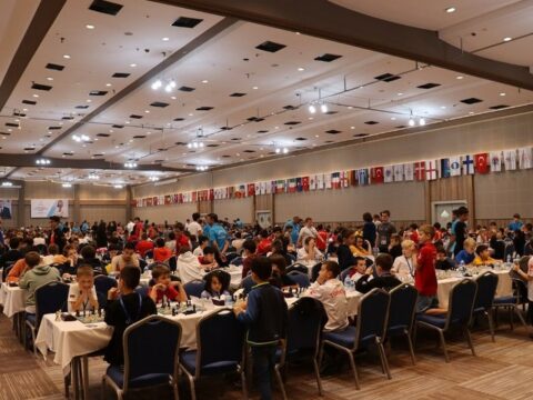 Şahmatçılarımız liderlər qrupunda yer aldı