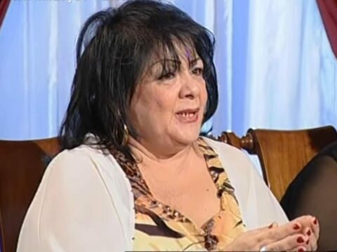 “Vəsiyyət etdi ki, mən ölsəm, Ərdəbildən torpaq gətirib məzarımın üstünə tökərsən…”