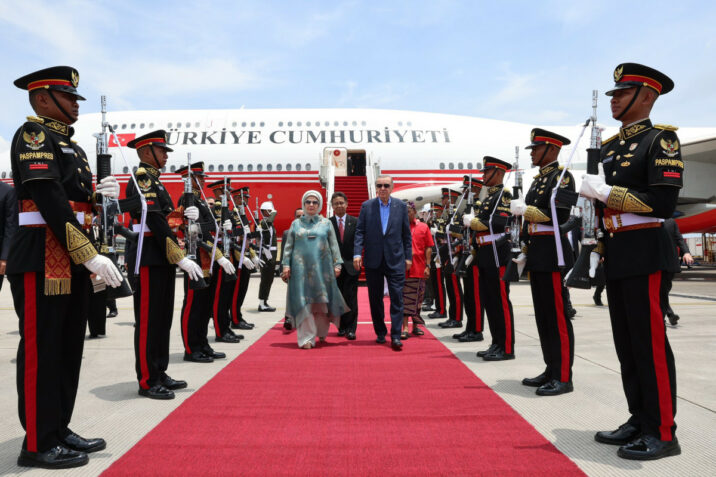 Ərdoğan İndoneziyaya getdi