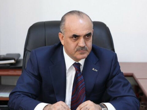 Müəssisələrin hər birindən 20 min manat pul alıb