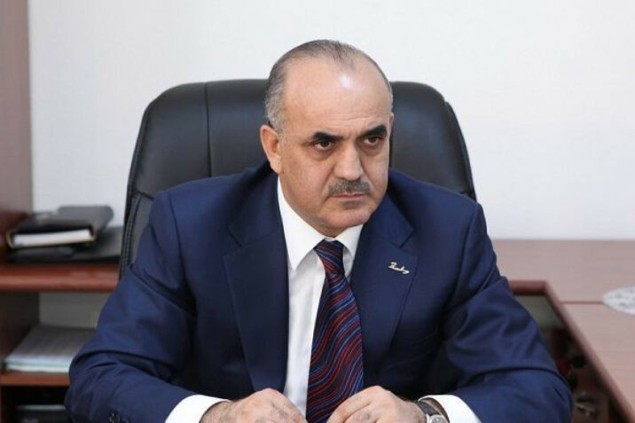 Müəssisələrin hər birindən 20 min manat pul alıb