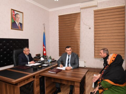 Dövlət Komitəsinin sədri vətəndaşları qəbul edib