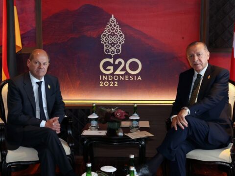  Ərdoğan Şoltsla görüşdü