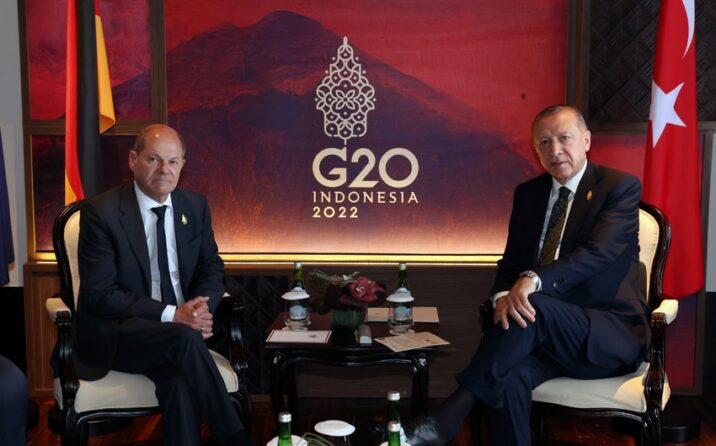  Ərdoğan Şoltsla görüşdü