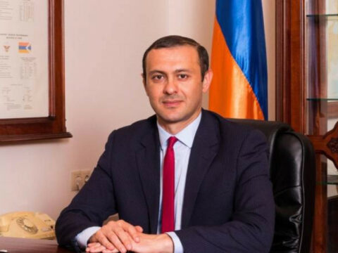 Armen Qriqoryan Hindistana gedir
