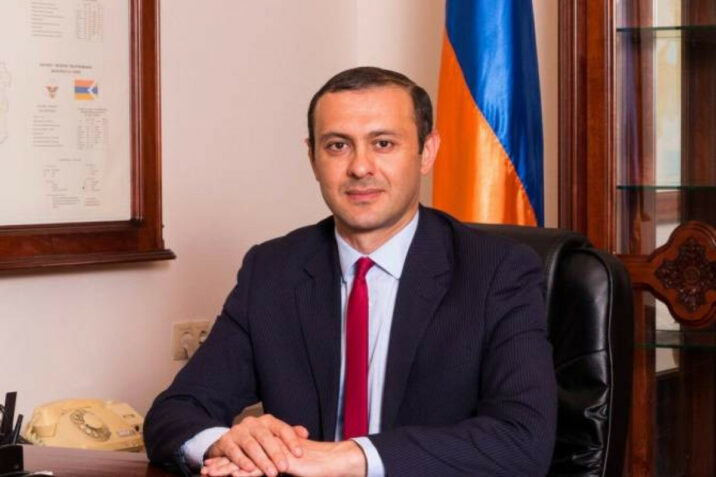 Armen Qriqoryan Hindistana gedir