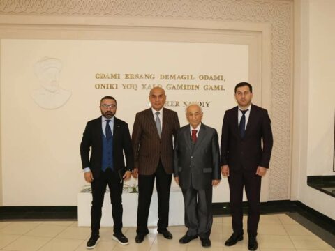 Daşkənddə Əlişir Nəvai adına Universitetin rektoru TAİB təmsilçilərini mükafatlandırıb
