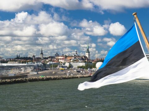 Estoniya Ukraynaya avtobus və generatorlar verəcək