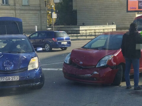 Bakıda “Prius”lar toqquşdu – FOTO