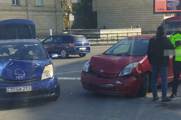 Bakıda “Prius”lar toqquşdu – FOTO