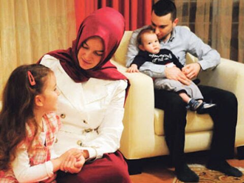 “Peyğəmbərin ailə həyatı möminlər üçün çox gözəl nümunələrlə zəngindir…”