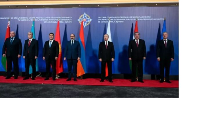“Ehtimal ki, Putindən irin, ölüm və qan qoxusu gəldiyindən, onun yanında dayanmaq mümkün deyil”