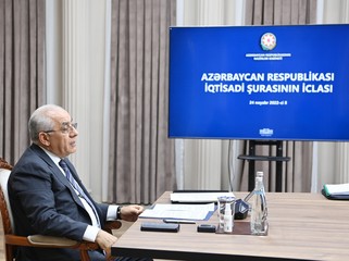 Əli Əsədov İqtisadi Şuranın iclasını keçirdi – FOTO