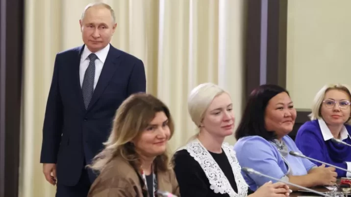 Putin Ukraynada müharibə iştirakçılarının anaları ilə görüşdü: “Oğullarınız bu taleyi seçib”