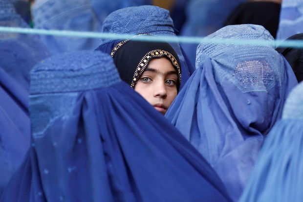 “Taliban” qadınlara kişilərin müşayəti olmadan həkimə getməyi qadağan etdi…