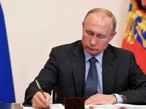 Putin 7 qadına “Qəhrəman ana” adı verdi