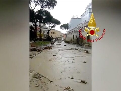 İtaliyada torpaq sürüşməsi – 8 nəfər öldü 