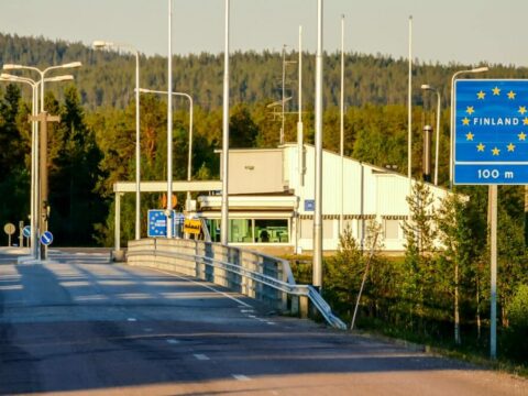 Ruslar saxta sənədlə Finlandiyaya qaçır