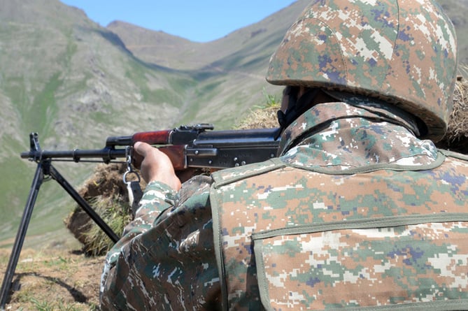 Ermənilərin 60%-i Azərbaycana qarşı silahlanmağı zəruri hesab edir