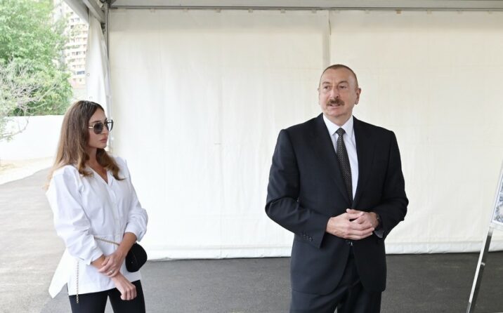 Prezident Şəki Xan məscidi-qəbiristanlıq kompleksindəki bərpa işləri ilə tanış olub