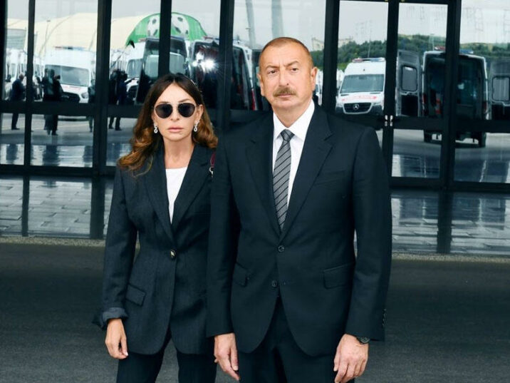 İlham Əliyev və Mehriban Əliyeva Orta Zəyziddə quru meyvə istehsalı müəssisəsində yaradılan şəraitlə tanış olublar