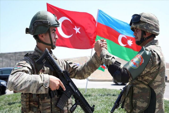 Türk general Azərbaycanı təhdid edənlərə “Qardaş yumruğu”nu göstərdi