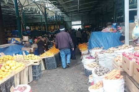 Bazarda 3 nəfərin pulu oğurlandı