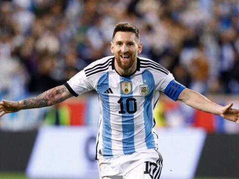Messi ən yaxşı futbolçu seçildi