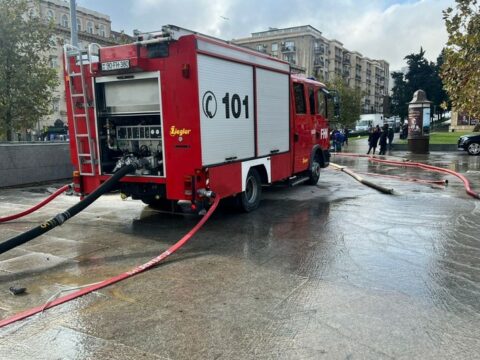 Yeraltı piyada keçidinə dolan su boşaldıldı